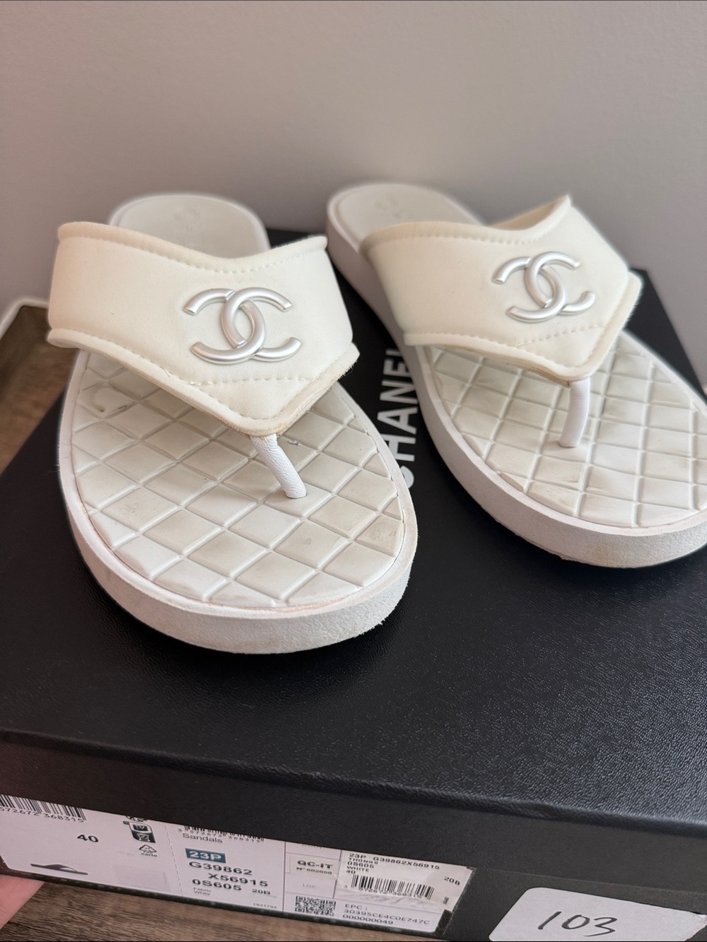 Authentic CHANEL Quilted Logo Pool Thong Sandals 40 Box Dust Bags off white